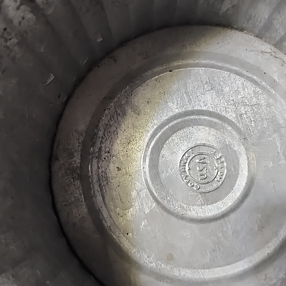 Galvanized Small Planter Classic Collection. - Picture 8 of 8